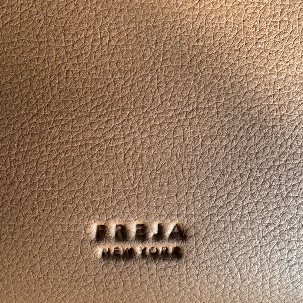 Freja New York Hudson Leather Shoulder Bag in Brown - Picture 7 of 15